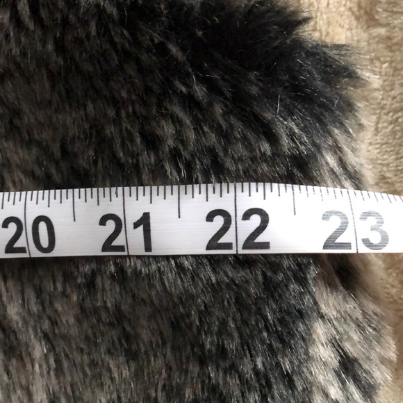 Beautiful fur vest - Picture 7 of 8